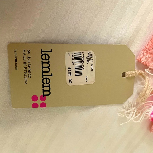 Beautiful Pink light scarf - Picture 4 of 5